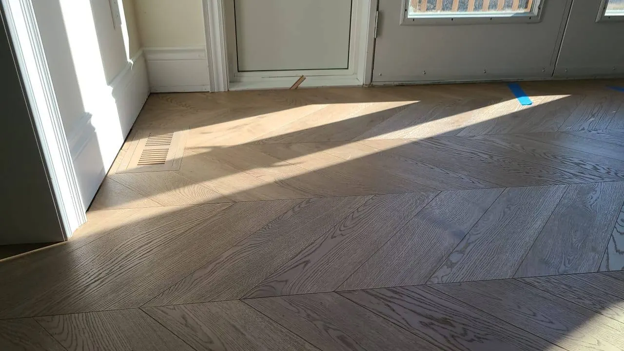 Chevron 5×25½", Mist Oak, Toronto hardwood flooring project by Floors Toronto