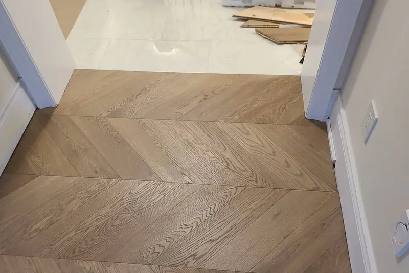 Chevron 5×25½", Mist Oak, Toronto hardwood flooring project by Floors Toronto