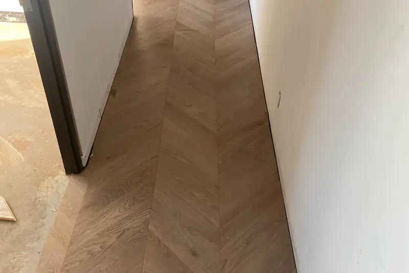 Chevron 5×25½", Mist Oak, Toronto hardwood flooring project by Floors Toronto