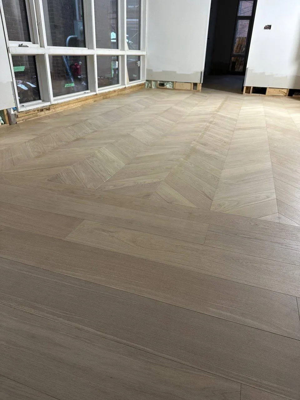 Chevron 5×25½", Soft White, Mississauga hardwood flooring project by Floors Toronto