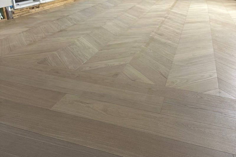 Chevron 5×25½", Soft White, Mississauga hardwood flooring project by Floors Toronto