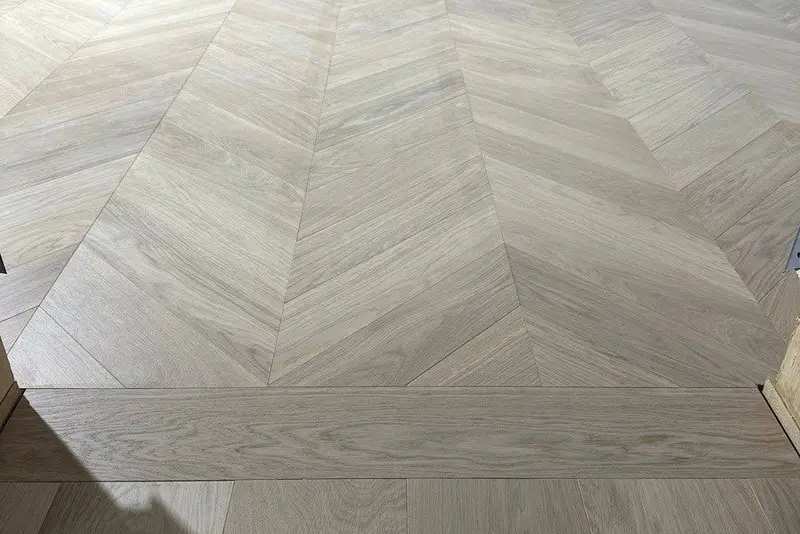 Chevron 5×25½", Soft White, Mississauga hardwood flooring project by Floors Toronto