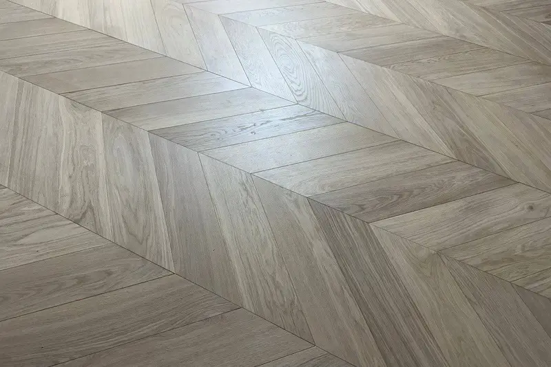 Chevron 5×25½", Soft White, Mississauga hardwood flooring project by Floors Toronto