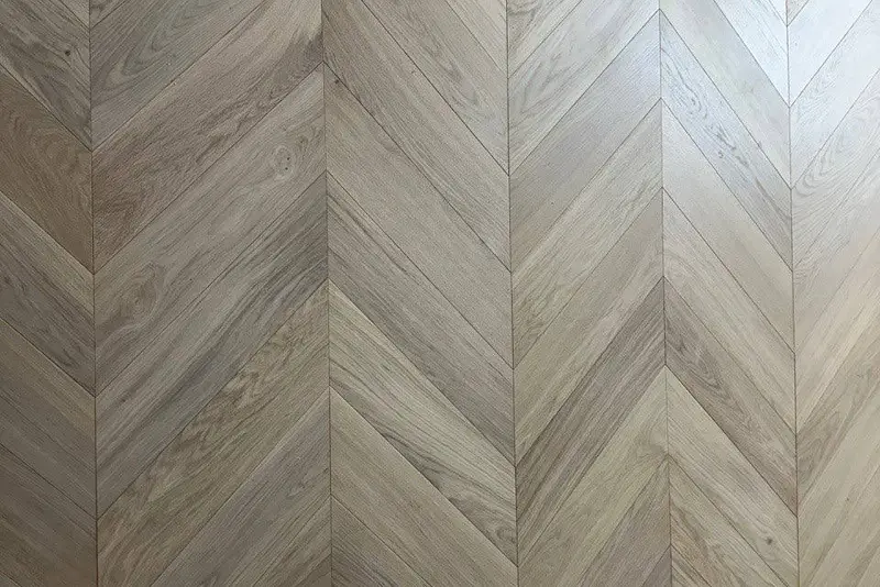Chevron 5×25½", Soft White, Mississauga hardwood flooring project by Floors Toronto