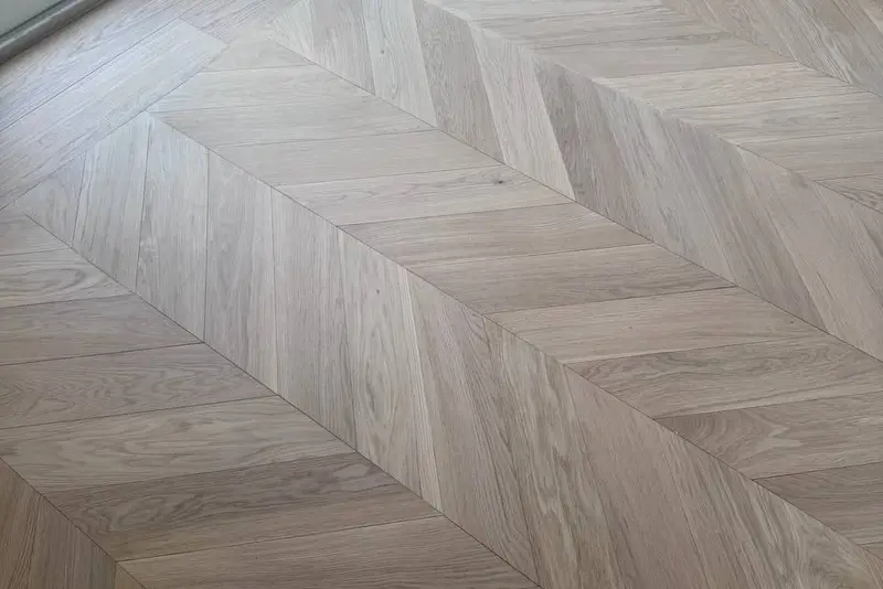 Chevron 5×25½", Soft White, Mississauga hardwood flooring project by Floors Toronto