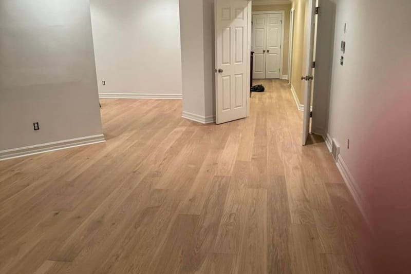 Chevron 5×25½" + plank, Grade AB, mixed installation — Vaughan hardwood flooring project by Floors Toronto (Warm Buff)