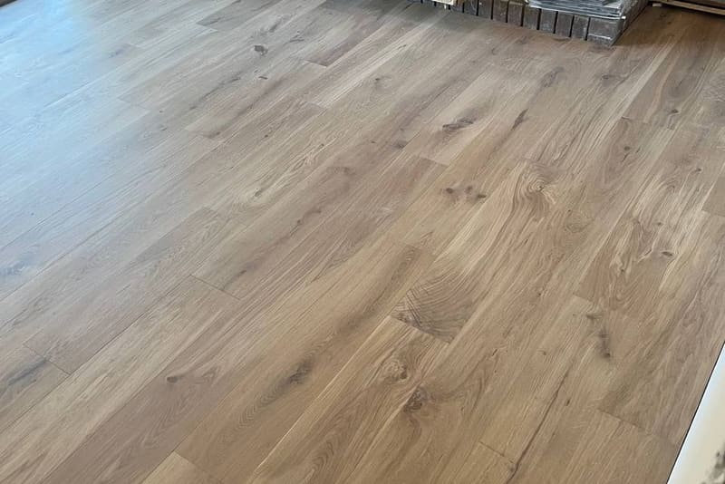 Chevron 5×25½" + plank, Grade AB, mixed installation — Vaughan hardwood flooring project by Floors Toronto (Warm Buff)
