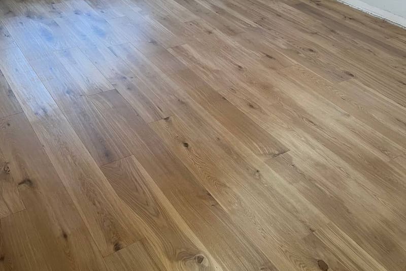 Chevron 5×25½" + plank, Grade AB, mixed installation — Vaughan hardwood flooring project by Floors Toronto (Warm Buff)