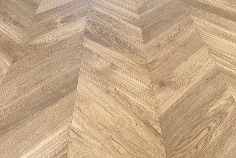 Chevron 5×25½" + plank, Grade AB, mixed installation — Vaughan hardwood flooring project by Floors Toronto (Warm Buff)