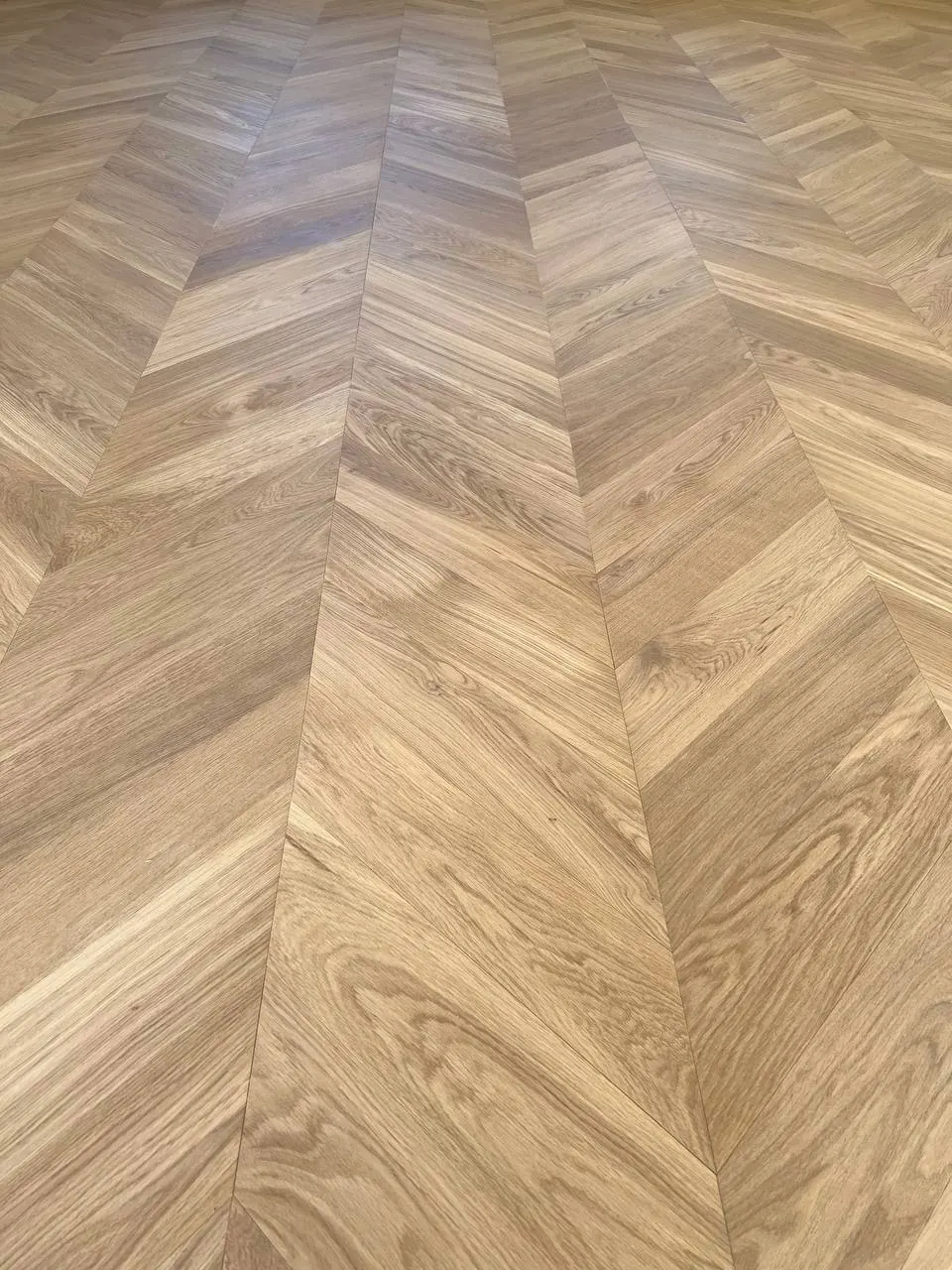 Chevron 5×25½", Warm Buff, Scarborough hardwood flooring project by Floors Toronto