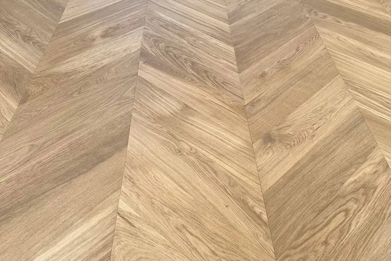 Chevron 5×25½", Warm Buff, Scarborough hardwood flooring project by Floors Toronto