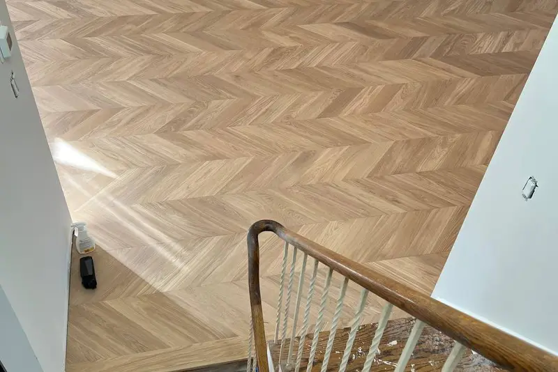 Chevron 5×25½", Warm Buff, Scarborough hardwood flooring project by Floors Toronto