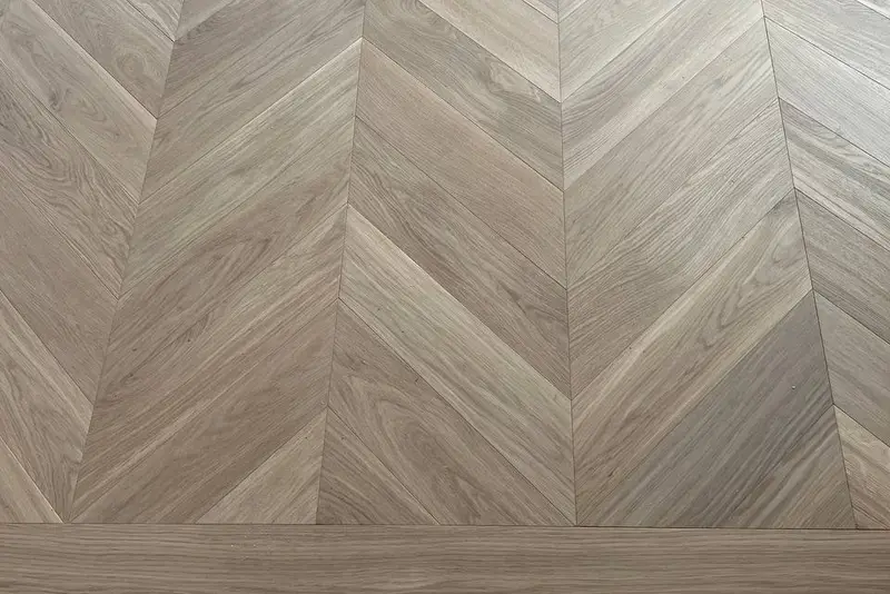 Chevron 5×25½", Warm Buff, Vaughan hardwood flooring project by Floors Toronto